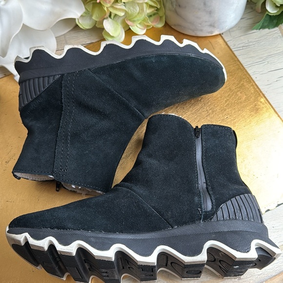 Sorel Kinetic Short Boots in Black Suede - Picture 7 of 16